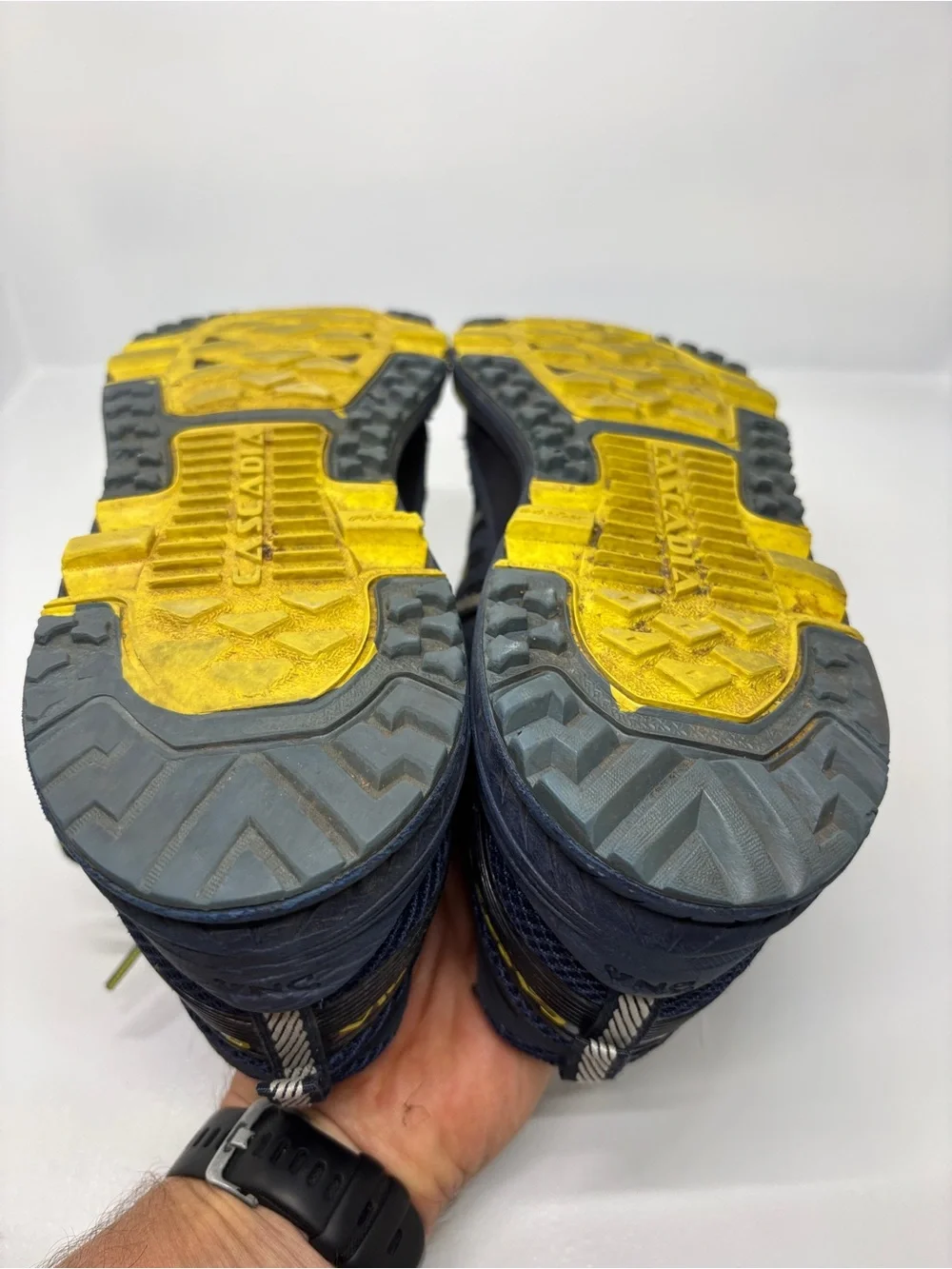 Brooks Cascadia 10 Trail Running Shoes Men’s 12 Navy Yellow 110187